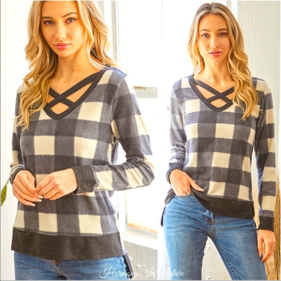 Sophisticated🌟Soft silver&cream x-front sweater - Picture 1 of 5